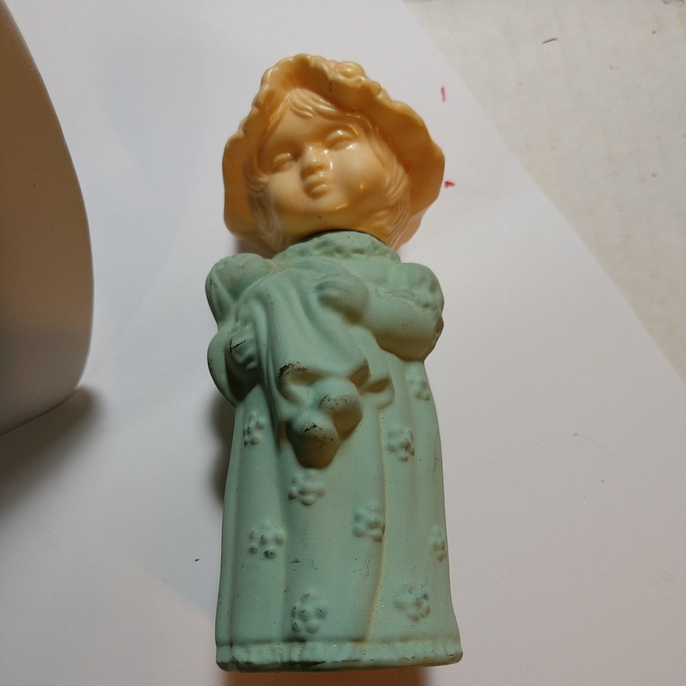 🩸SALE $5.00🩸Vintage Avon Little Dream Girl Glass Figurine Read Description